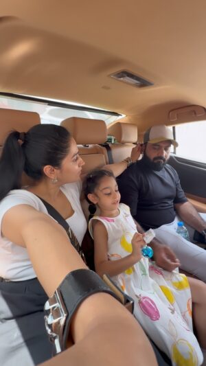 Ekta Varma Instagram - #nonscripted !

@mommy_mode_on 
#hubbywife #hubbywifey❤️ #romance #marriage #aftermarriage
