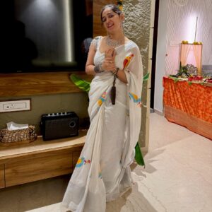 Ekta Varma Instagram - गणपति बप्पा मोरया, अगले बरस तू जल्दी आ।
तेरी विदाई में मन है उदास, पर दिल है तेरे आशीर्वाद के साथ।

@mommy_mode_on 
#ganesha #ganeshnation🌙 #ganeshchaturthi #visarjan #ganeshchaturthi2025 #indianfestivals❤️ #indianethnicwear #festivalsofindia