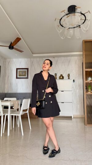 Ekta Varma Instagram - There are days when getting ready doesn’t feel like a task but a whole vibe—you enjoy every brush stroke, every accessory, every little detail, and it feels worth capturing forever. ✨

@mommy_mode_on 
Thanks for the lovely outfit love @ankita.pri 

#grwmoutfit #grwm #outfit #love #outfittoday #ootd #youtubefest