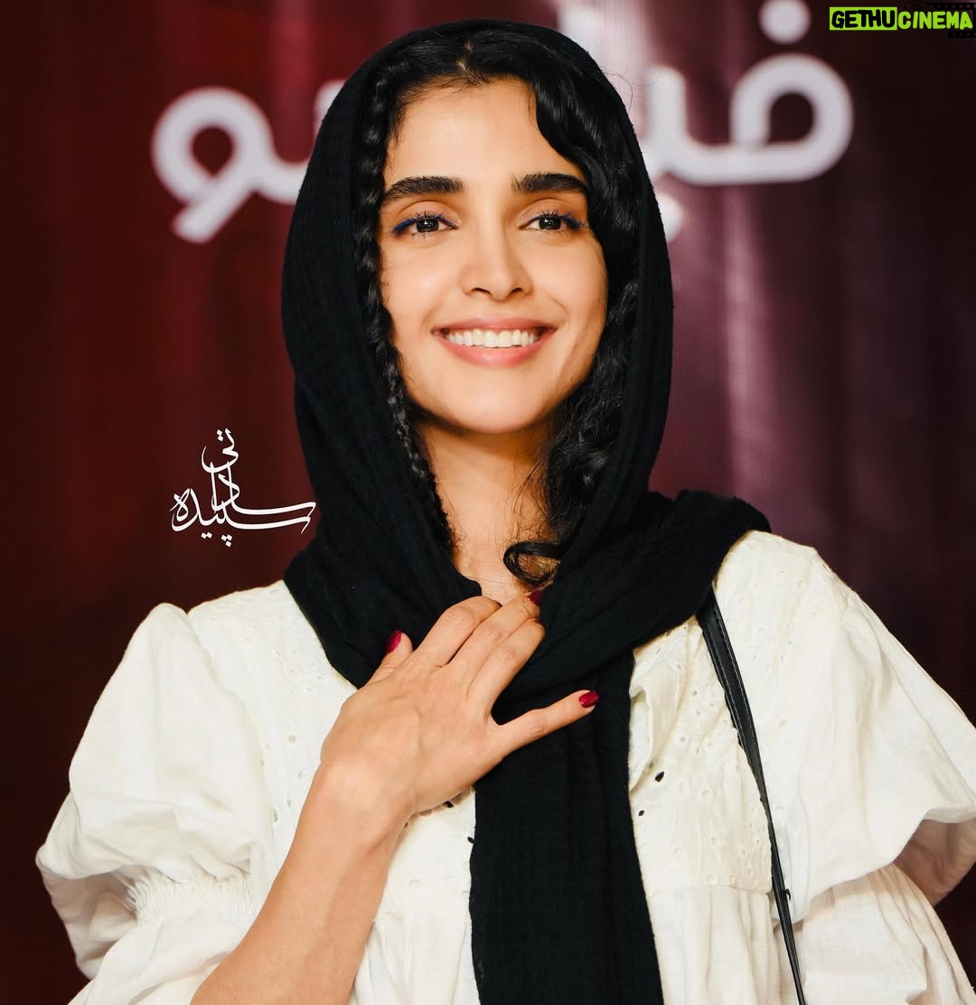 Elahe Hesari - 117K Likes - خدایا شکرت ، خدایا مرسی🤍
سپاس برای بودنتون 🙏🏾🦋

#زخم_کاری #کیمیا 
#elahehesar
📸 @sara_a_mrdi / @sepideh_sadatii
