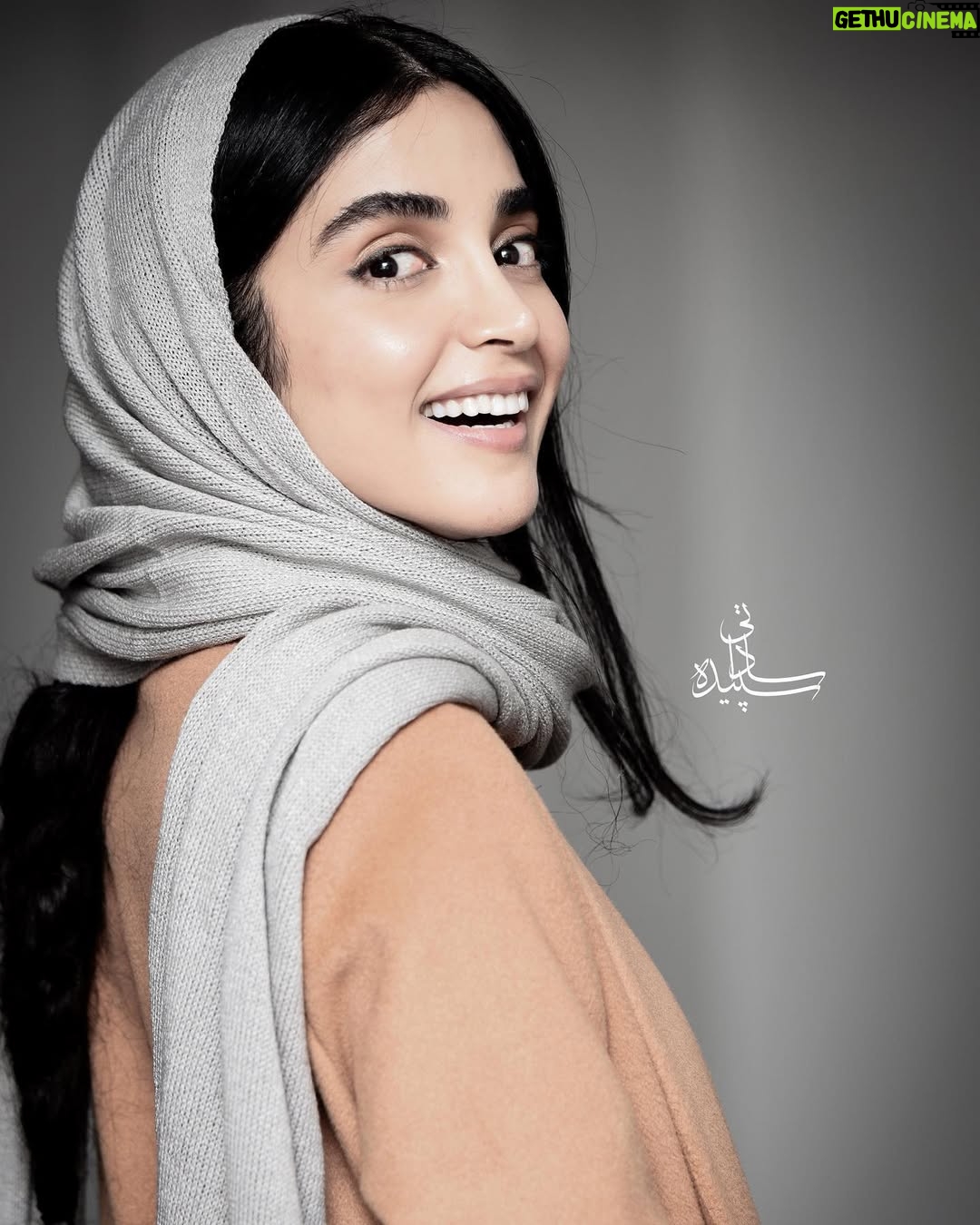 Elahe Hesari - 81.8K Likes - 🦋🦋🦋
#elahehesari