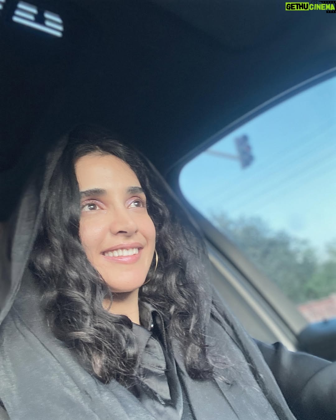 Elahe Hesari - 59.6K Likes - پیش از آن که واپسین نفس را برآرم
پیش از آن که پرده فرو افتد 
پیش از پژمردن آخرین گل 
بر آنم که زندگی کنم 
بر آنم‌ که عشق بورزم
بر آنم که باشم …🦋❤️
#مارگوت_بیکل ترجمه #احمدشاملو 
#elahehesari