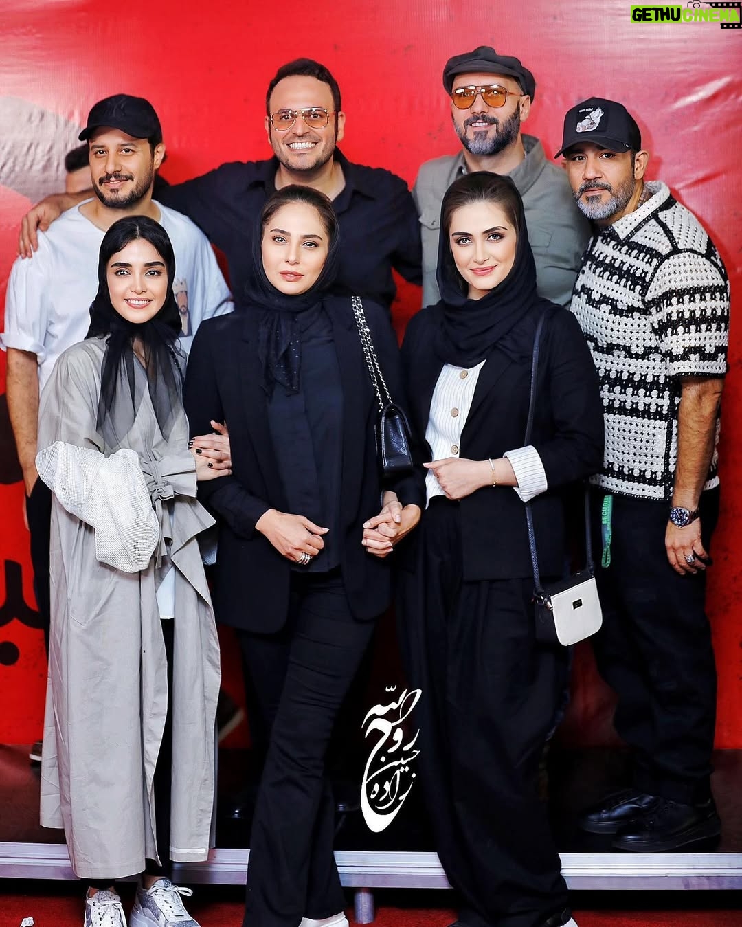Elahe Hesari - 293.8K Likes - اولین اکران عمومی سریال #زخم_کاری #بازگشت 

ممنونم برای حضورتون 🙏🏾🦋

@filimocom 
@filimoshot