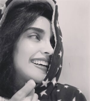 Elahe Hesari Instagram - و خدا هست و خدا هست 🤍🦋
#elahehesari