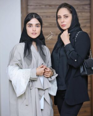 Elahe Hesari Instagram - اولین اکران عمومی سریال #زخم_کاری #بازگشت
ممنونم برای حضورتون 🙏🏾🦋
@filimocom
@filimoshot