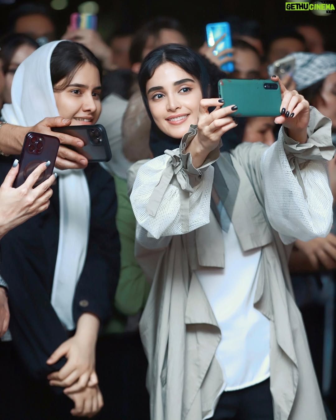 Elahe Hesari - 293.8K Likes - اولین اکران عمومی سریال #زخم_کاری #بازگشت 

ممنونم برای حضورتون 🙏🏾🦋

@filimocom 
@filimoshot