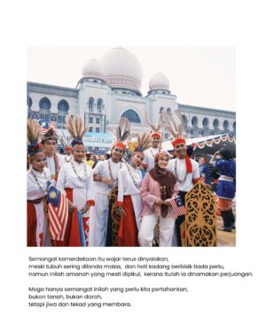 Elfira Loy Instagram - Saya memang anak Malaysia yang sangat bangga dengan cerita tanah air saya . Saya harap banyak cerita cerita baik yang saya boleh saya sampaikan tentang kepimpinan di negara saya ini pada anak anak dan cucu cucu saya InshaAllah.
Bawak anak anak tengok perbarisan merdeka ✅