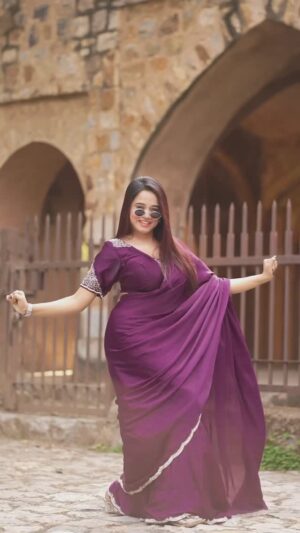Eli Elina Instagram - What a song 💜🔥 @yoyohoneysingh
#reelitfeelit #yoyohoneysingh #elielina #trendingsongs #explore #dance #less