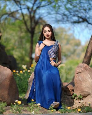 Eli Elina Instagram - Comment your favourite song 🎶 💙
.
…..
………
………….
📸 @ranjan_dkitar
#elielina #explore #pic #photography #beautiful #saree