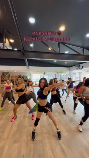 Elianis Garrido Instagram - šØZin #118 Early Release Alert ā¼ļø@zumba siempre FĆ”cil y divertido š¤©
Desde BogotĆ”/ Colombia šØš“con mis mujeronas Mamasitas š
La gozadera de SĆ”bado con la de moda ā¼ļø
#Papasito ā¤ļøāš„
@karolg @bichotarecords
We love the New choreo @zumba š
š§ : @tommy.eze & @zjindrasandoval šš„
š @danceworld.bogota šØš“
@zincommunity @zumbacolombiaoficial @zumbawear
#papasito #karolg #zin118 #zumba #zumbafitnessĀ® #zumbafamily #zumbaloversā¤ļø #zumbachoreo
#dance #danceworld #danceworldbyelianisgarrido