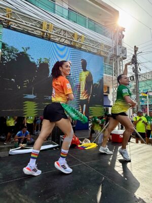 Elianis Garrido Instagram - Compartiendo lo que amo por donde quiera que vaya 🫶🏻 Bendito Dios por mi salud , por abrirme puertas y permitirme llegar a tantos lugares hermosos con alegría , bailando por la vida , llevando con mi @zumba un mensaje de salud , deporte y sana diversión !
Gracias Galapa querida 💚tierra de prosperidad , tierra de deporte !
Espero volver a bailar contigo .😍🫶🏻
Gracias a todo el equipo de la @alcaldiadegalapa por hacerme parte de esta versión de la #carreradelaesperanza 💚 y a su alcalde @fabianbonettberdugo por esta invitación tan linda.
Gracias compañero @addlayperez cuanto te admiro y te quiero !🧡
