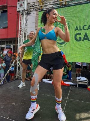 Elianis Garrido Instagram - Compartiendo lo que amo por donde quiera que vaya 🫶🏻 Bendito Dios por mi salud , por abrirme puertas y permitirme llegar a tantos lugares hermosos con alegría , bailando por la vida , llevando con mi @zumba un mensaje de salud , deporte y sana diversión !
Gracias Galapa querida 💚tierra de prosperidad , tierra de deporte !
Espero volver a bailar contigo .😍🫶🏻
Gracias a todo el equipo de la @alcaldiadegalapa por hacerme parte de esta versión de la #carreradelaesperanza 💚 y a su alcalde @fabianbonettberdugo por esta invitación tan linda.
Gracias compañero @addlayperez cuanto te admiro y te quiero !🧡