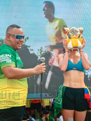 Elianis Garrido Instagram - Compartiendo lo que amo por donde quiera que vaya 🫶🏻 Bendito Dios por mi salud , por abrirme puertas y permitirme llegar a tantos lugares hermosos con alegría , bailando por la vida , llevando con mi @zumba un mensaje de salud , deporte y sana diversión !
Gracias Galapa querida 💚tierra de prosperidad , tierra de deporte !
Espero volver a bailar contigo .😍🫶🏻
Gracias a todo el equipo de la @alcaldiadegalapa por hacerme parte de esta versión de la #carreradelaesperanza 💚 y a su alcalde @fabianbonettberdugo por esta invitación tan linda.
Gracias compañero @addlayperez cuanto te admiro y te quiero !🧡
