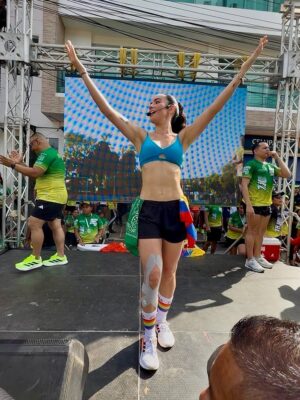 Elianis Garrido Instagram - Compartiendo lo que amo por donde quiera que vaya 🫶🏻 Bendito Dios por mi salud , por abrirme puertas y permitirme llegar a tantos lugares hermosos con alegría , bailando por la vida , llevando con mi @zumba un mensaje de salud , deporte y sana diversión !
Gracias Galapa querida 💚tierra de prosperidad , tierra de deporte !
Espero volver a bailar contigo .😍🫶🏻
Gracias a todo el equipo de la @alcaldiadegalapa por hacerme parte de esta versión de la #carreradelaesperanza 💚 y a su alcalde @fabianbonettberdugo por esta invitación tan linda.
Gracias compañero @addlayperez cuanto te admiro y te quiero !🧡