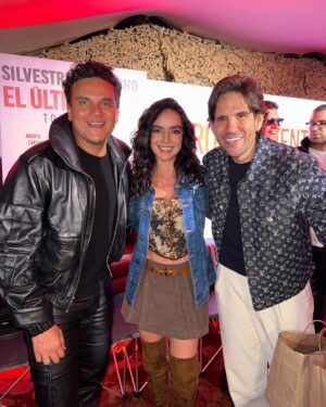 Elianis Garrido Instagram - Soy más fuerte cuando tengo el ego en los pies , porque la fuerza viene de adentro ! @silvestredangond 👏🏼
Una charla amable , cercana y honesta tuvieron este par con medios de comunicación, amigos y #yuqueros que fuimos a ser testigos de este reencuentro que todos los que amamos el vallenato, anhelábamos !
@silvestredangond 👏🏼
Anoche escuché hablar a este señor y a @jmdelaespriella y entendí además de lo talentosos que son y de la gran carrera que han construido juntos y por separado , el por qué de su éxito .
Solo puedo decir : Tremendos 👏🏼
Estamos listos para vivir #elultimobailetour ‼️
Gracias @stageeventos1 @diomargarcia1 @metroconcierto por esta linda invitación 🫶🏻🙏🏻 fuí feliz !!!
Gracias @joselonunez 🙏🏻