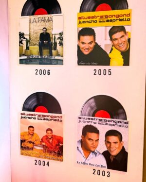 Elianis Garrido Instagram - Soy más fuerte cuando tengo el ego en los pies , porque la fuerza viene de adentro ! @silvestredangond 👏🏼
Una charla amable , cercana y honesta tuvieron este par con medios de comunicación, amigos y #yuqueros que fuimos a ser testigos de este reencuentro que todos los que amamos el vallenato, anhelábamos !
@silvestredangond 👏🏼
Anoche escuché hablar a este señor y a @jmdelaespriella y entendí además de lo talentosos que son y de la gran carrera que han construido juntos y por separado , el por qué de su éxito .
Solo puedo decir : Tremendos 👏🏼
Estamos listos para vivir #elultimobailetour ‼️
Gracias @stageeventos1 @diomargarcia1 @metroconcierto por esta linda invitación 🫶🏻🙏🏻 fuí feliz !!!
Gracias @joselonunez 🙏🏻
