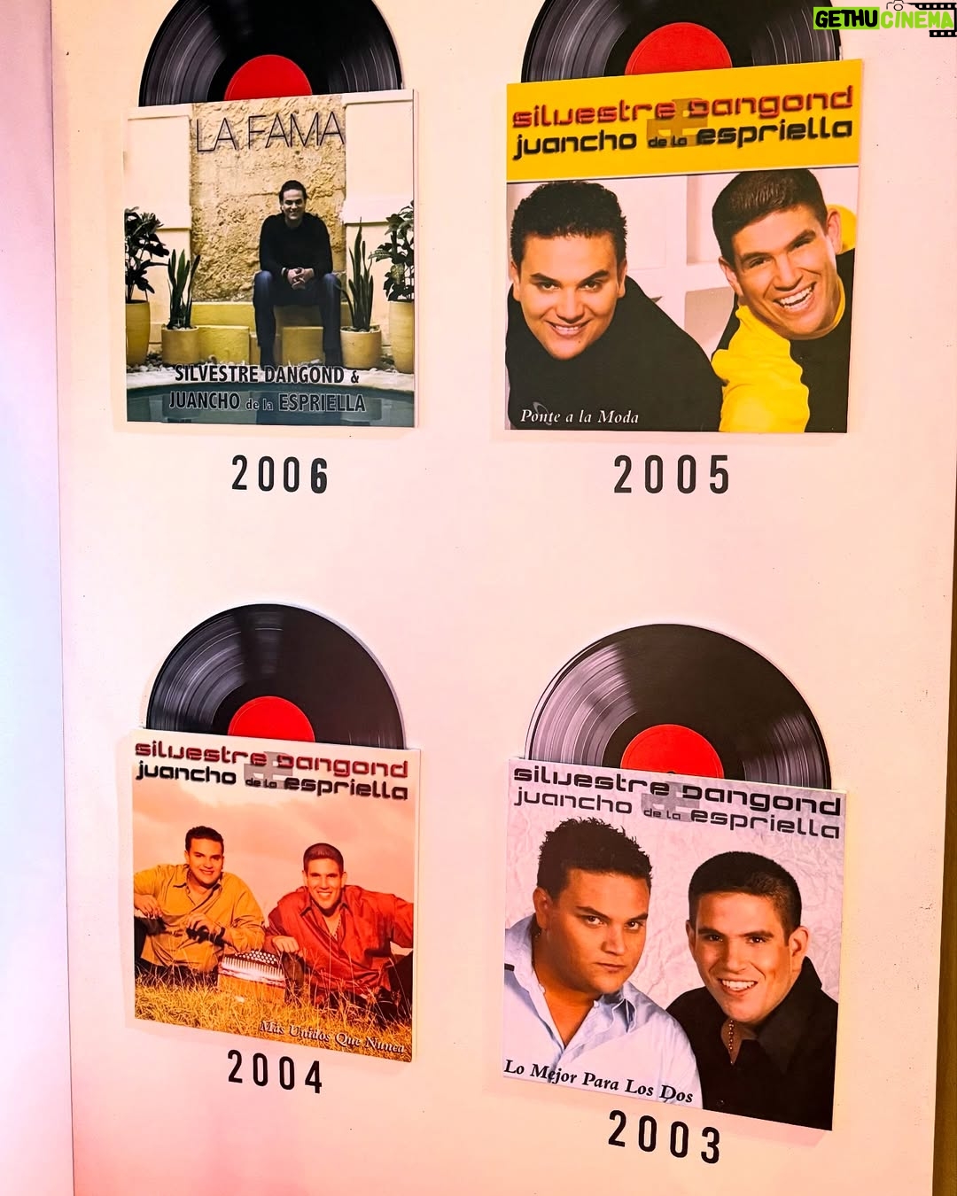 Elianis Garrido - 32.4K Likes - Soy más fuerte cuando tengo el ego en los pies , porque la fuerza viene de adentro !  @silvestredangond 👏🏼 

Una charla amable , cercana y honesta tuvieron este par con medios de comunicación, amigos y #yuqueros que fuimos a ser testigos de este reencuentro que todos los que amamos el vallenato, anhelábamos ! 

@silvestredangond 👏🏼 
Anoche escuché hablar a este señor y a @jmdelaespriella y entendí además de lo talentosos que son y de la gran carrera que han construido juntos y por separado , el por qué de su éxito .

Solo puedo decir : Tremendos 👏🏼
Estamos listos para vivir #elultimobailetour ‼️ 

Gracias @stageeventos1 @diomargarcia1 @metroconcierto por esta linda invitación 🫶🏻🙏🏻 fuí feliz !!! 

Gracias @joselonunez 🙏🏻