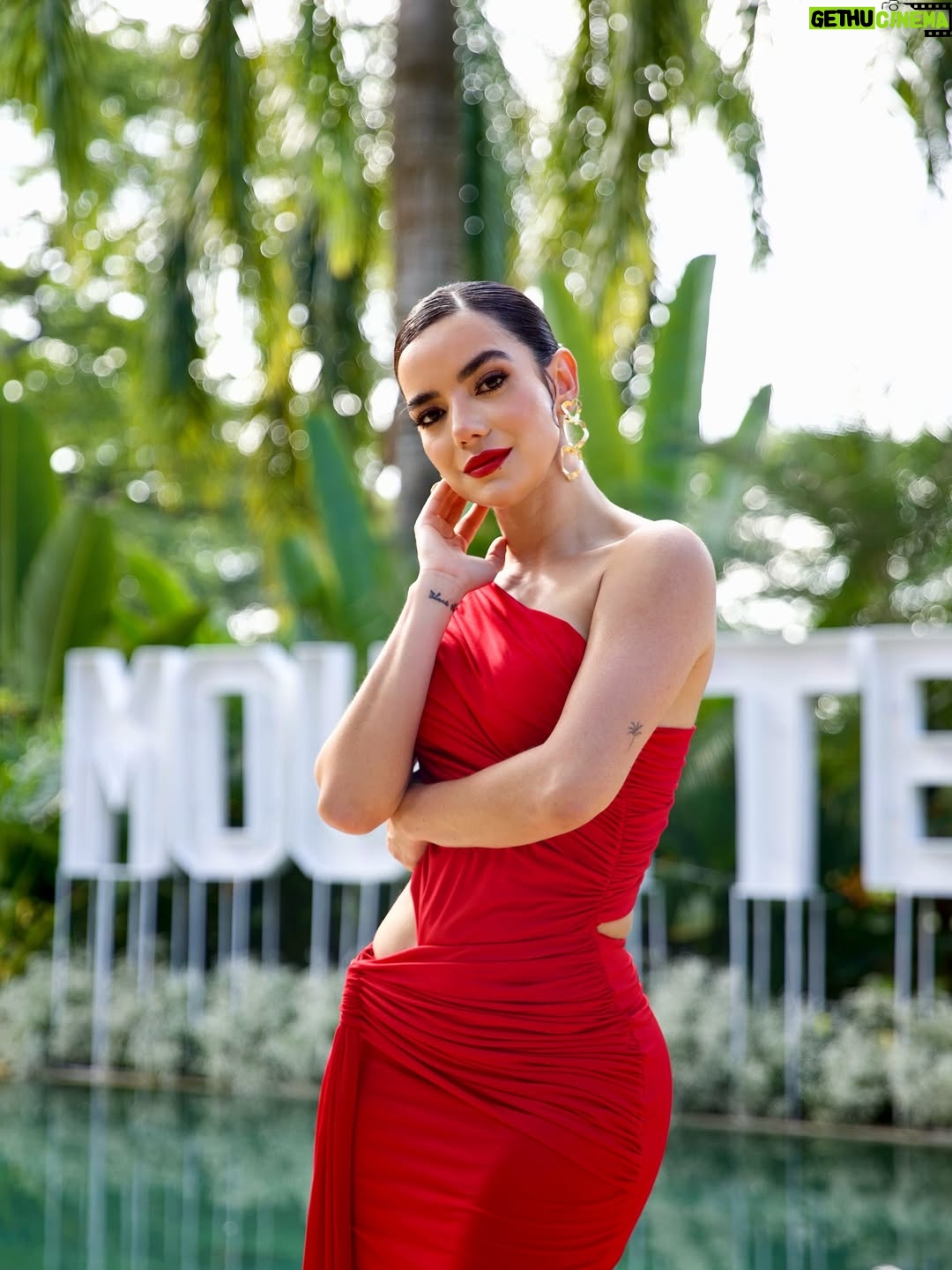 Elianis Garrido - 19.6K Likes - Ante la duda : Usa el Rojo ‼️
💃🏻💄👠♥️🌶️❤️‍🔥💋

 @mouetteoficial el poder de un vestido !
Que sean muchos años más 🫶🏻
Lo que te quiero y admiro @pao8escobar ❤️
#thepartymouette 
Happy aniversary #8