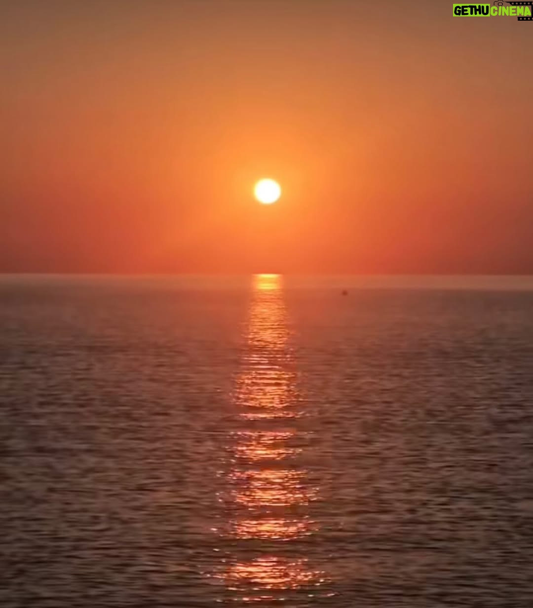 Elisabetta Gregoraci - 45.9K Likes - • •La mia terra mi insegna sempre la cosa più semplice e più preziosa:
che la felicità è stare insieme, davanti al mare, con chi ami 💖