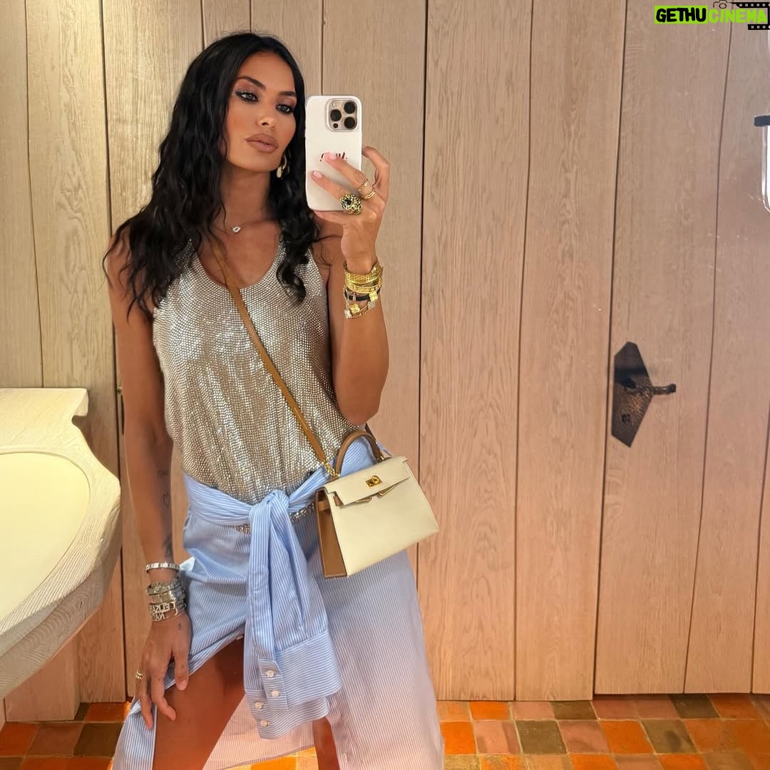 Elisabetta Gregoraci - 38.4K Likes - • Waves on repeat 🍉🐚🐬☀️