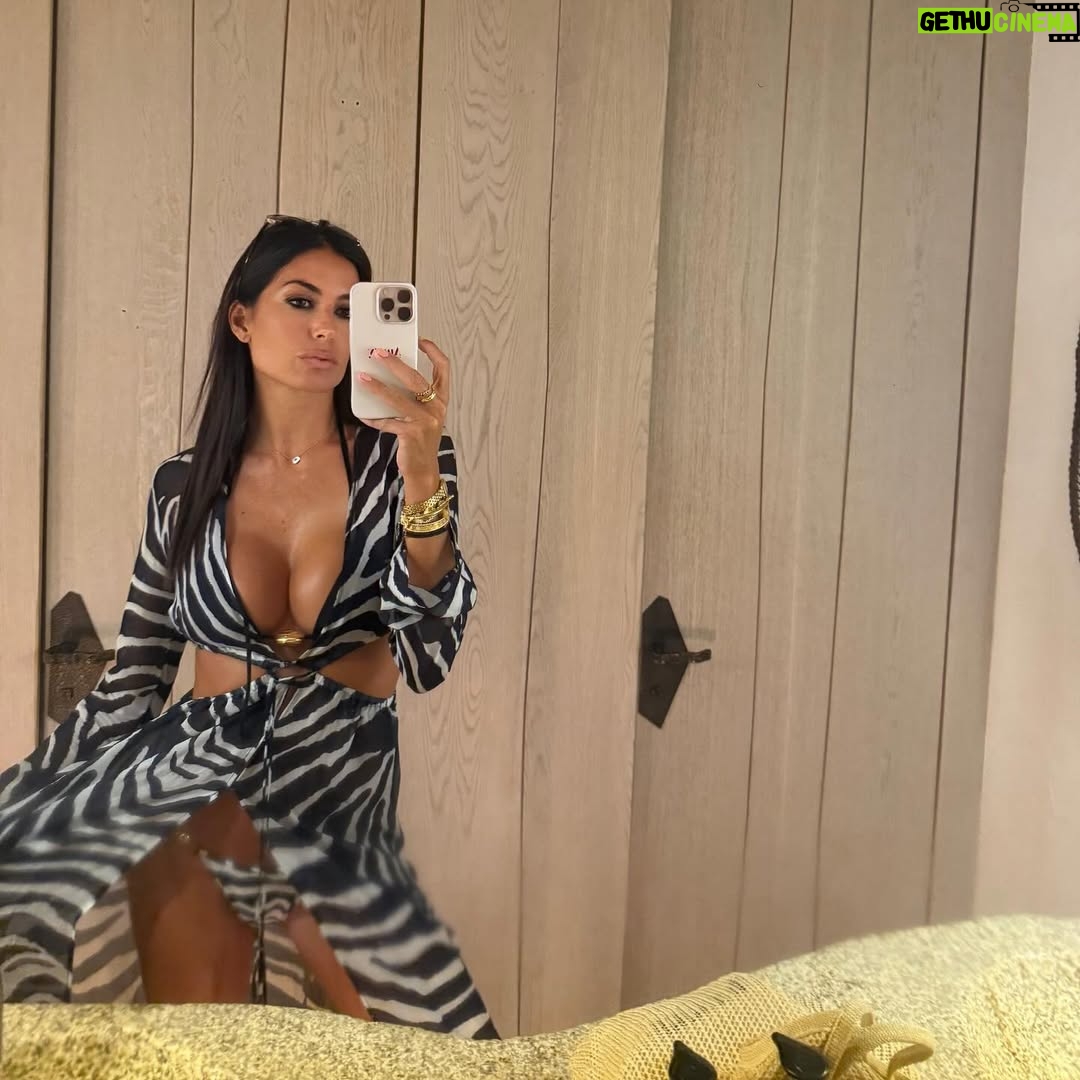 Elisabetta Gregoraci - 47.6K Likes - • Sole, mare, Sardegna, noi 🐬🇮🇹☀️
