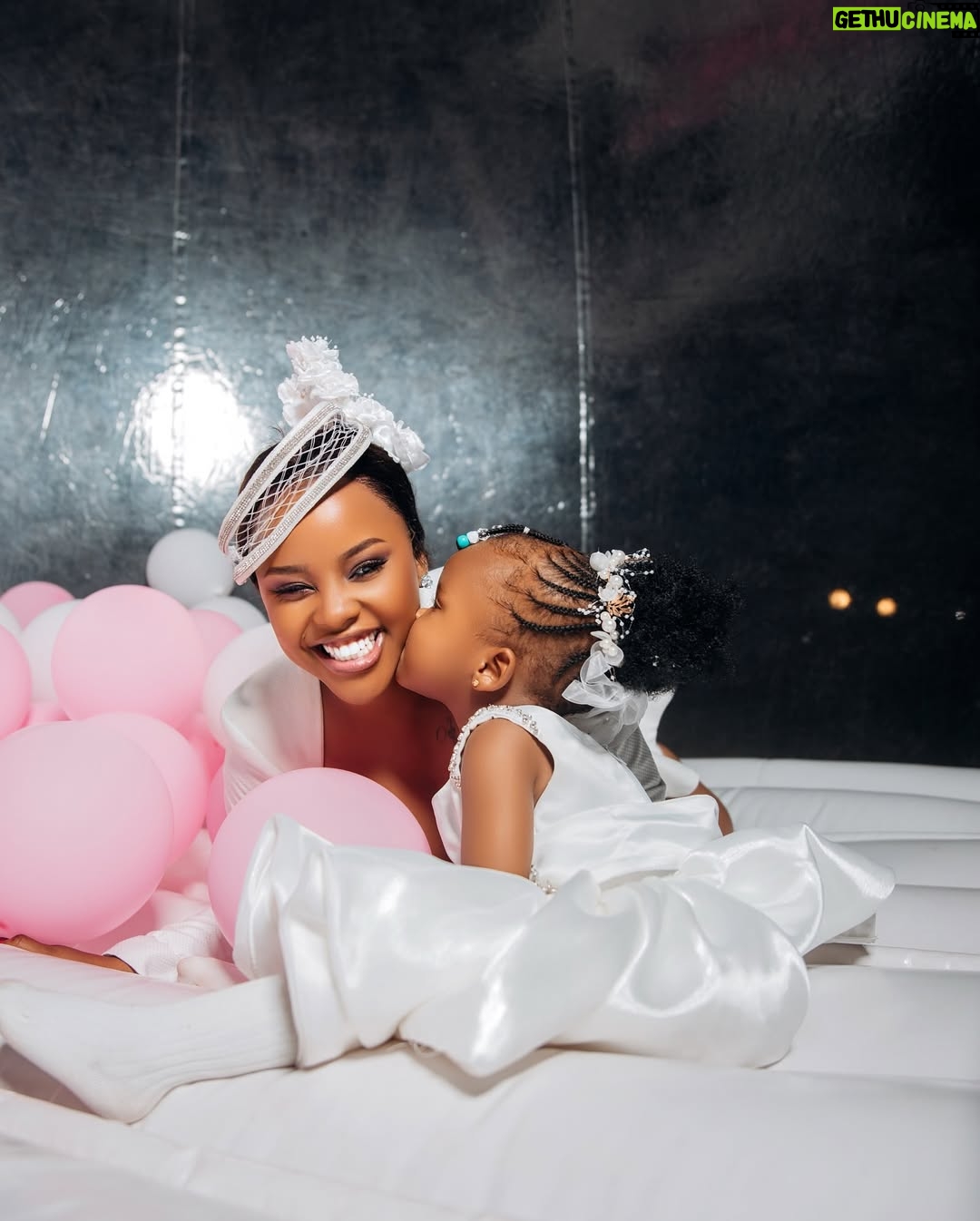 Elizabeth Michael - 84.5K Likes - Nipende kumshukuru MAMA,maana nilipata wasaha mzuri wa kucheza na watoto wenzangu 🥰🤣
Last slide nilizidiwa nguvu na watoto wenzangu😭

👗 yangu na mtoto mwenzangu @mahaumes 
Nywele zangu na mtoto mwenzangu @toobeautysalon
📸 @chizimapicha