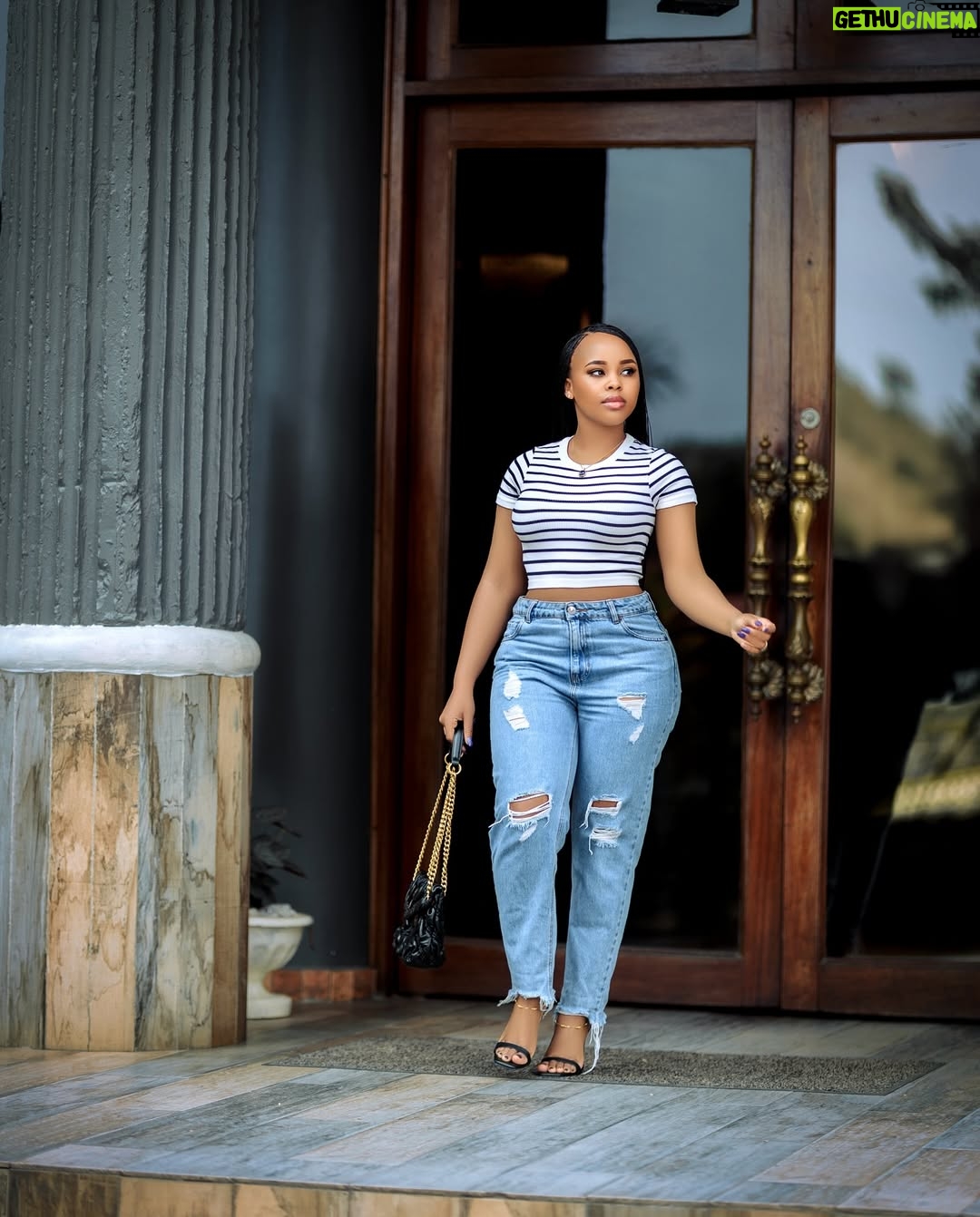 Elizabeth Michael - 77.8K Likes - Checkin’ in…Lento lento mamacita😊 ✅

Kwako msichana/mdada au mmama mwenzangu,unahitaji vitu vichache tu kukaa sawa …. Uhuru wa uhakika kutoka @pacifypads_tz na nywele nzuri kutoka @toobeautysalon bhasiii imeisha hiyo 😀🥰
Hair & lashes @toobeautysalon