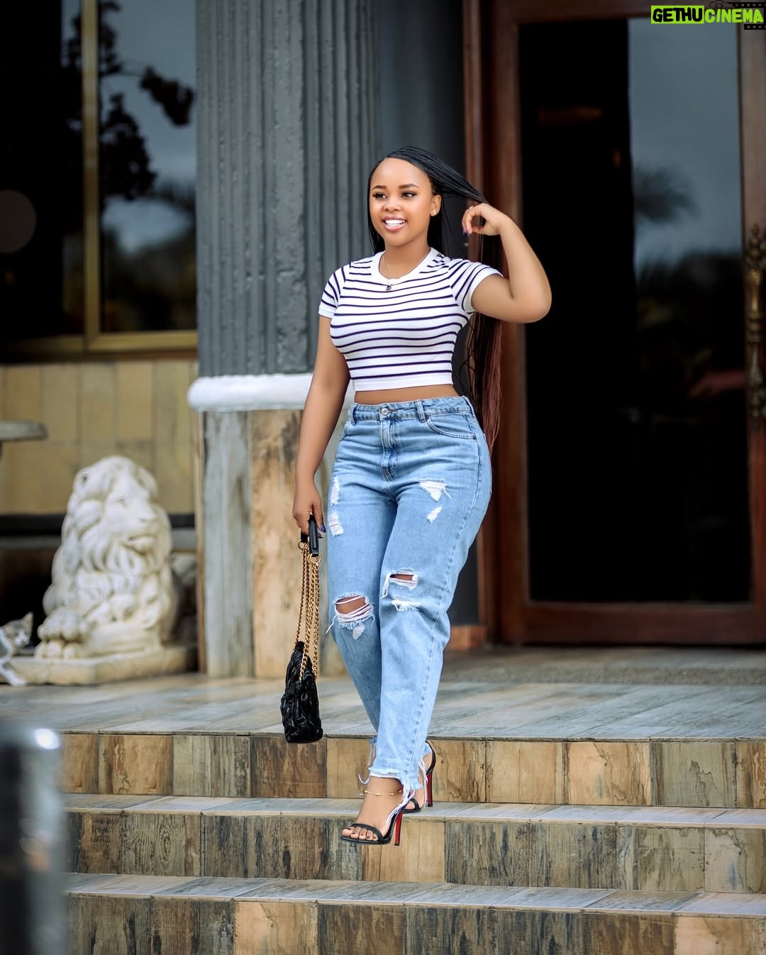 Elizabeth Michael - 77.8K Likes - Checkin’ in…Lento lento mamacita😊 ✅

Kwako msichana/mdada au mmama mwenzangu,unahitaji vitu vichache tu kukaa sawa …. Uhuru wa uhakika kutoka @pacifypads_tz na nywele nzuri kutoka @toobeautysalon bhasiii imeisha hiyo 😀🥰
Hair & lashes @toobeautysalon