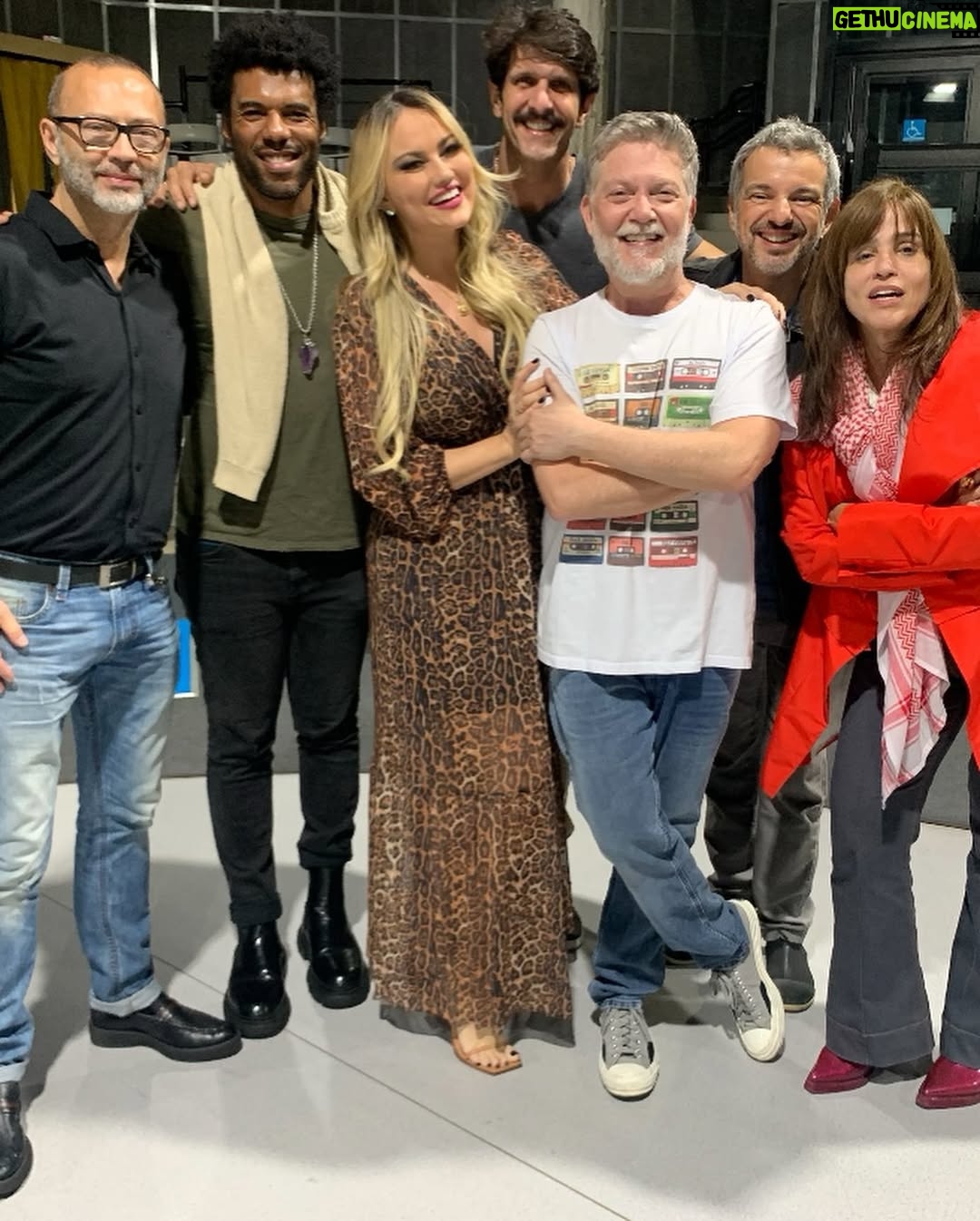 Ellen Rocche - 13K Likes - Na minha lista sobre todas as coisas maravilhosas, @kikomascarenhas e esse espetáculo são uma delas ❤️
Kiko é um acontecimento, maestro no palco, contador de histórias com a sensibilidade, pureza, talento e simplicidade que tocam a alma de uma forma única. Foi uma noite mágica! Assistam esse espetáculo imperdível, em cartaz no Tucarena 
Fui com o meu amor @guilherme.chelucci e nosso amigo @moisespazianotto e ainda tive a sorte de encontrar pessoas queridas e especiais @zecabittencourt21, @eudududeoliveira @todasascoisasteatro eduardaaz
