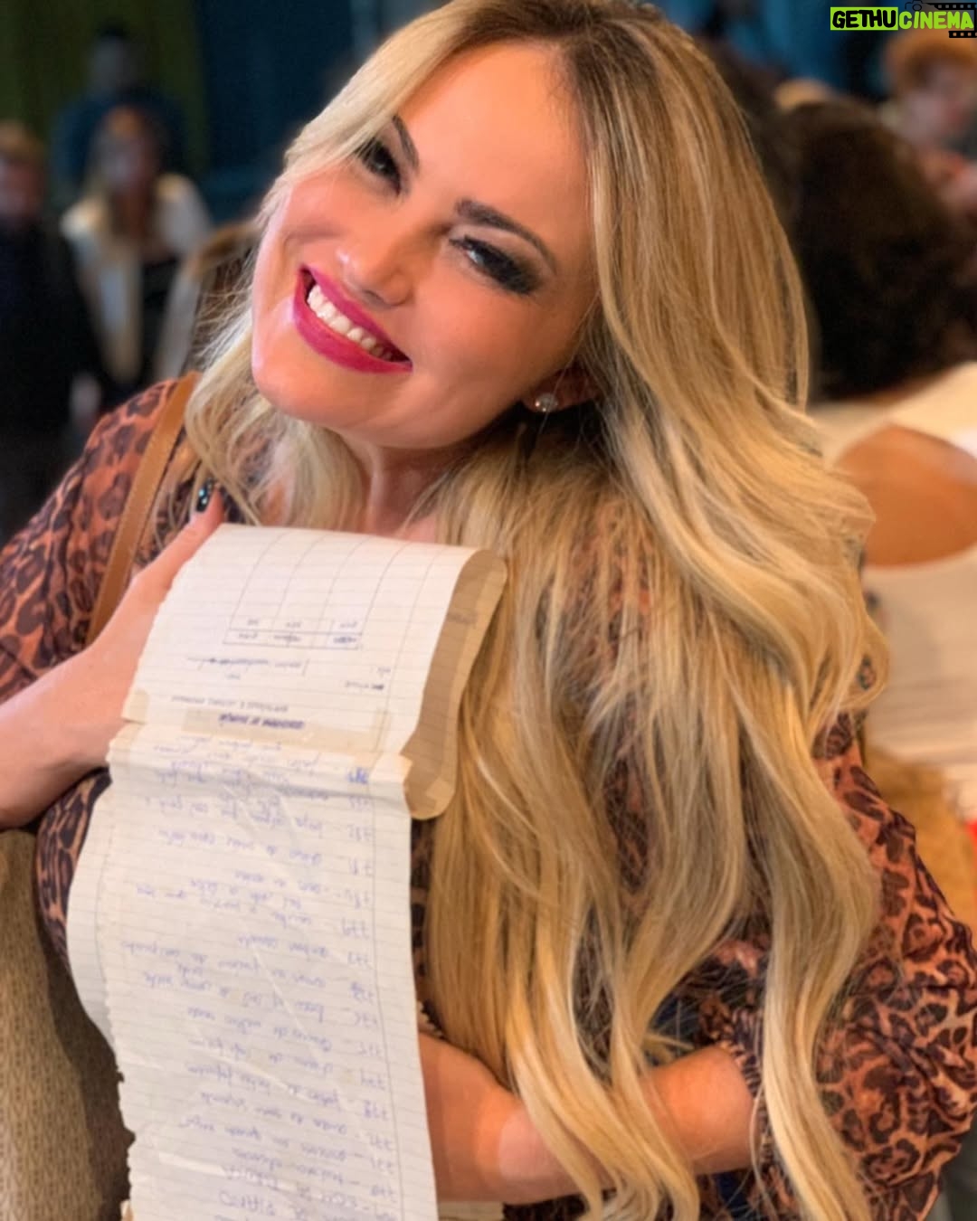 Ellen Rocche - 13K Likes - Na minha lista sobre todas as coisas maravilhosas, @kikomascarenhas e esse espetáculo são uma delas ❤️
Kiko é um acontecimento, maestro no palco, contador de histórias com a sensibilidade, pureza, talento e simplicidade que tocam a alma de uma forma única. Foi uma noite mágica! Assistam esse espetáculo imperdível, em cartaz no Tucarena 
Fui com o meu amor @guilherme.chelucci e nosso amigo @moisespazianotto e ainda tive a sorte de encontrar pessoas queridas e especiais @zecabittencourt21, @eudududeoliveira @todasascoisasteatro eduardaaz