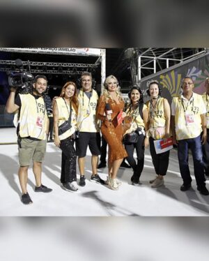 Ellen Rocche Instagram - Um #tbt recente, desse fim de semana, no dia em que fui repórter de carnaval pela primeira vez, no desfile das campeãs no Rio de Janeiro 😍 Foi lindo, mágico, especial! Obrigada @jbboninho, @angelicamp1, @multishow, @globoplay e toda equipe querida e competente! #Carnaval2023 #DesfileDasCampeãs #EuRepórter #TrasmissãoAoVivo #Sapucaí