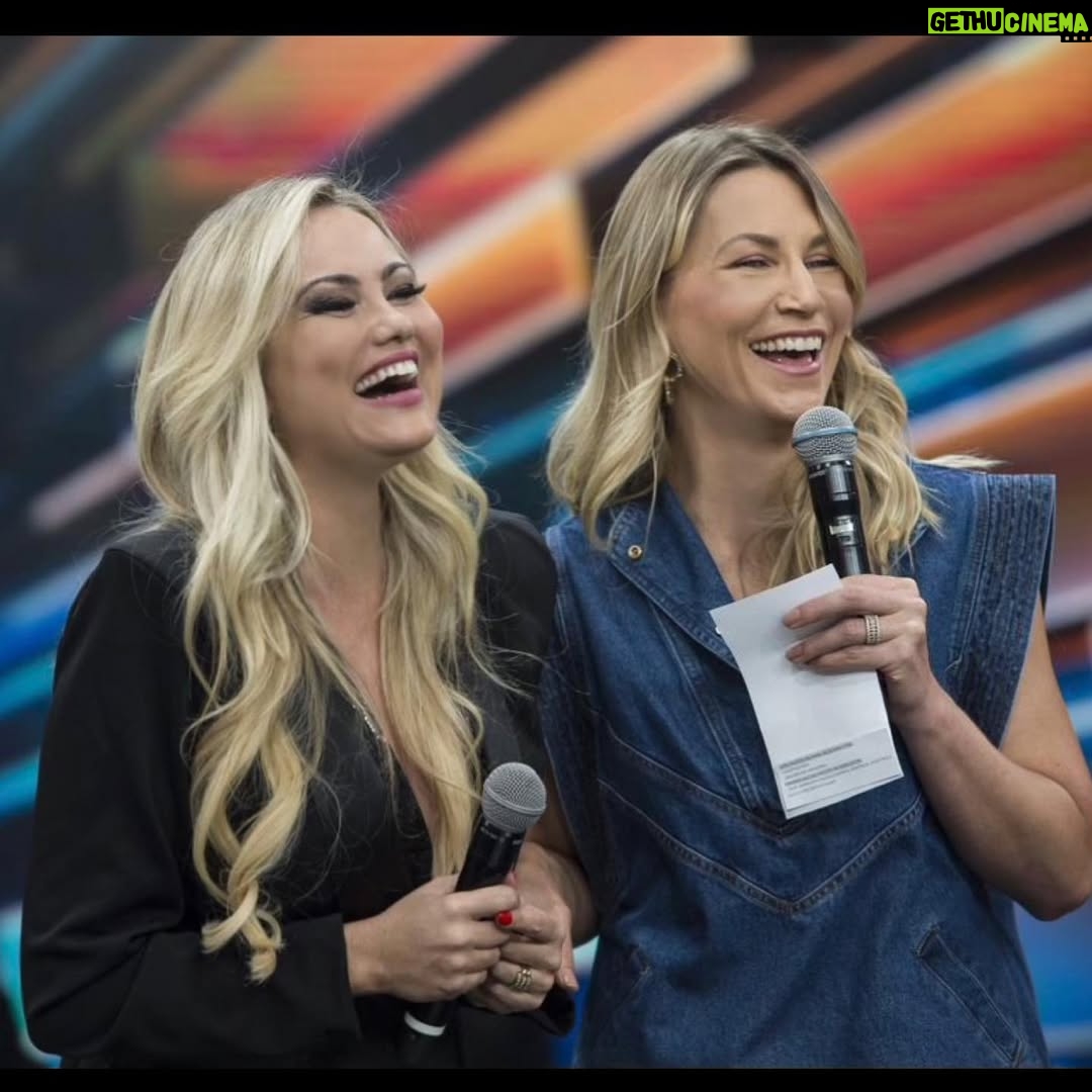 Ellen Rocche - 16.9K Likes - Quero agradecer à toda equipe @faustaonaband pelo programa lindo e pela homenagem que fizeram pra mim❤️ @joaosilva e @annelottermann vocês são maravilhosos! Me emocionei demais com @izarocche, @guilherme.chelucci, @fernandomesa2, @sergiosadzz, @fefaveron, @vanessambalsamo, @estevam_antonio, @its_just_lx_ . Obrigada pelo amor e amizade de vocês. @thidyalvis, amo vc! Obrigada pelo look maravilhoso @splash.boutique, @rafacarneiro, @cristinasabatinibrasil. Obrigada, meu amor @achillesaraujo ❤️ Sou muito abençoada por ter todos vocês em minha vida📸 Renato Pizzutto/ Band Tv