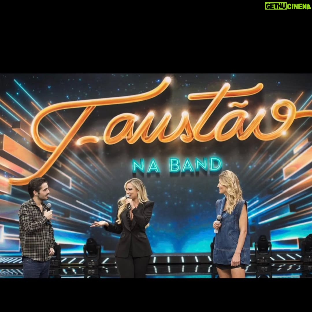 Ellen Rocche - 16.9K Likes - Quero agradecer à toda equipe @faustaonaband pelo programa lindo e pela homenagem que fizeram pra mim❤️ @joaosilva e @annelottermann vocês são maravilhosos! Me emocionei demais com @izarocche, @guilherme.chelucci, @fernandomesa2, @sergiosadzz, @fefaveron, @vanessambalsamo, @estevam_antonio, @its_just_lx_ . Obrigada pelo amor e amizade de vocês. @thidyalvis, amo vc! Obrigada pelo look maravilhoso @splash.boutique, @rafacarneiro, @cristinasabatinibrasil. Obrigada, meu amor @achillesaraujo ❤️ Sou muito abençoada por ter todos vocês em minha vida📸 Renato Pizzutto/ Band Tv