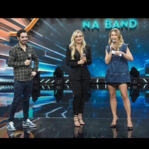 Ellen Rocche Instagram - Quero agradecer à toda equipe @faustaonaband pelo programa lindo e pela homenagem que fizeram pra mim❤️ @joaosilva e @annelottermann vocês são maravilhosos! Me emocionei demais com @izarocche, @guilherme.chelucci, @fernandomesa2, @sergiosadzz, @fefaveron, @vanessambalsamo, @estevam_antonio, @its_just_lx_ . Obrigada pelo amor e amizade de vocês. @thidyalvis, amo vc! Obrigada pelo look maravilhoso @splash.boutique, @rafacarneiro, @cristinasabatinibrasil. Obrigada, meu amor @achillesaraujo ❤️ Sou muito abençoada por ter todos vocês em minha vida📸 Renato Pizzutto/ Band Tv