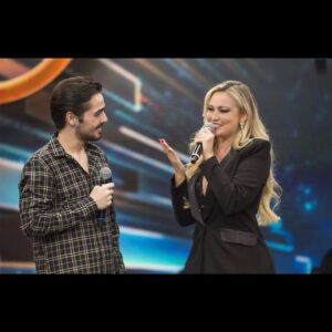 Ellen Rocche Instagram - Quero agradecer à toda equipe @faustaonaband pelo programa lindo e pela homenagem que fizeram pra mim❤️ @joaosilva e @annelottermann vocês são maravilhosos! Me emocionei demais com @izarocche, @guilherme.chelucci, @fernandomesa2, @sergiosadzz, @fefaveron, @vanessambalsamo, @estevam_antonio, @its_just_lx_ . Obrigada pelo amor e amizade de vocês. @thidyalvis, amo vc! Obrigada pelo look maravilhoso @splash.boutique, @rafacarneiro, @cristinasabatinibrasil. Obrigada, meu amor @achillesaraujo ❤️ Sou muito abençoada por ter todos vocês em minha vida📸 Renato Pizzutto/ Band Tv