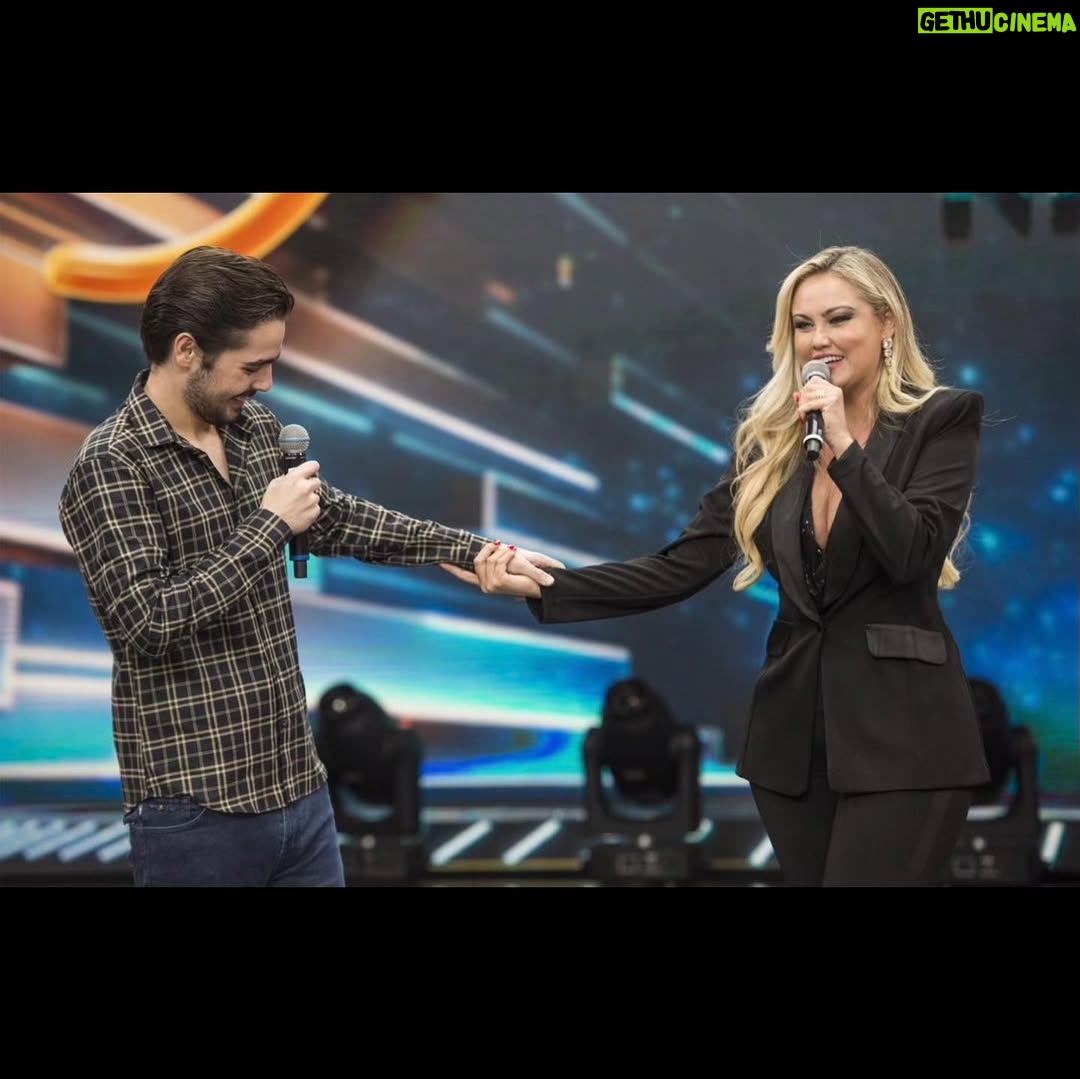 Ellen Rocche - 16.9K Likes - Quero agradecer à toda equipe @faustaonaband pelo programa lindo e pela homenagem que fizeram pra mim❤️ @joaosilva e @annelottermann vocês são maravilhosos! Me emocionei demais com @izarocche, @guilherme.chelucci, @fernandomesa2, @sergiosadzz, @fefaveron, @vanessambalsamo, @estevam_antonio, @its_just_lx_ . Obrigada pelo amor e amizade de vocês. @thidyalvis, amo vc! Obrigada pelo look maravilhoso @splash.boutique, @rafacarneiro, @cristinasabatinibrasil. Obrigada, meu amor @achillesaraujo ❤️ Sou muito abençoada por ter todos vocês em minha vida📸 Renato Pizzutto/ Band Tv