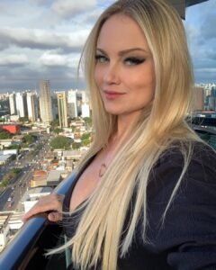 Actress Ellen Rocche HD Photos and Wallpapers March 2025