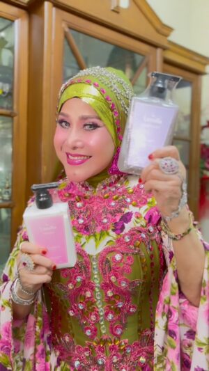 Elvy Sukaesih Instagram - Bodycare kesukaan ku turut hadir dan men support perayaan ulangtahun ku yg ke 74th terimakasih @lunalla.id
