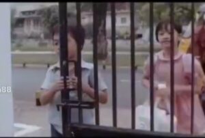Elvy Sukaesih Instagram - *Berita Duka😭*
*IηnαliLLAHI wα Innα ilαihi Rojiuun*
Telah Berpulang ke RαhmαtuLLAH .. Sαudαri Qtα
*Santi Sardi binti Idris Sardi* (Pemeran Santi di film Cubit Cubitan)
Pada hαri ini pukul 15.15 wib
Mohoη Keikhlasan Do’α ηyα bagi Almαrhumαh.. dαη Mohoη Mααfkan Salah dαη Khilαfnya ..
بِسْمِ اللّٰه الرَّحْمٰنِ الرَّحِيم
للَّهُمَّ اغْفِرْلَهَا وَارْحَمْهَا وَعَافِهَا وَاعْفُ عَنْهَا، وَأَكْرِمْ نُزُلَهُ، وَوَسِّعْ مَدْخَلَهُ، وَاغْسِلْهُ بِالْمَاءِ وَالثَّلْجِ وَالْبَرَدِ، وَنَقِّهِ مِنَ الْخَطَايَا كَمَا نَقَّيْتَ الثَّوْبَ اْلأَبْيَضَ مِنَ الدَّنَسِ، وَأَبْدِلْهُ دَارًا خَيْرًا مِنْ دَارِهِ، وَأَهْلاً خَيْرًا مِنْ أَهْلِهِ، وَزَوْجًا خَيْرًا مِنْ زَوْجِهِ، وَأَدْخِلْهُ الْجَنَّةَ، وَأَعِذْهُ مِنْ عَذَابِ الْقَبْرِ وَعَذَابِ النَّارِ
((Allaahummaghfir lahaa warhamhaa wa'aafi haa wa'fu anha wa akrim nuzula hu wa wassi'madkhola hu wahgsil hu bilmaai wats-tsalji walbarodi wanaqqi hi minal khothooyaa kamaa yunaqqots tsaubul abyadlu minaddanasi wa abdil hu daaron khoiron min daari hi wa ahlan khoiron min ahli hi wazaujan khoiron min zaoji hi wa adkhil hul jannata wa'aidz hu min'adzaabil qobri wa fitnati hi wa min'adzaabin naar))
*ALFATIHAH…..Aαmiiiη Yαα ROBBAL ALAMIIN♡🤲🏻❤️*