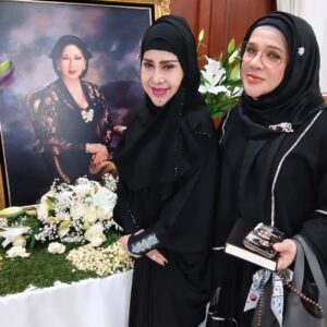 Elvy Sukaesih Instagram - Selamat jalan Eyang Titik Puspa @titiekpuspa_official
Insya ALLAH Husnul Khotimah ❤