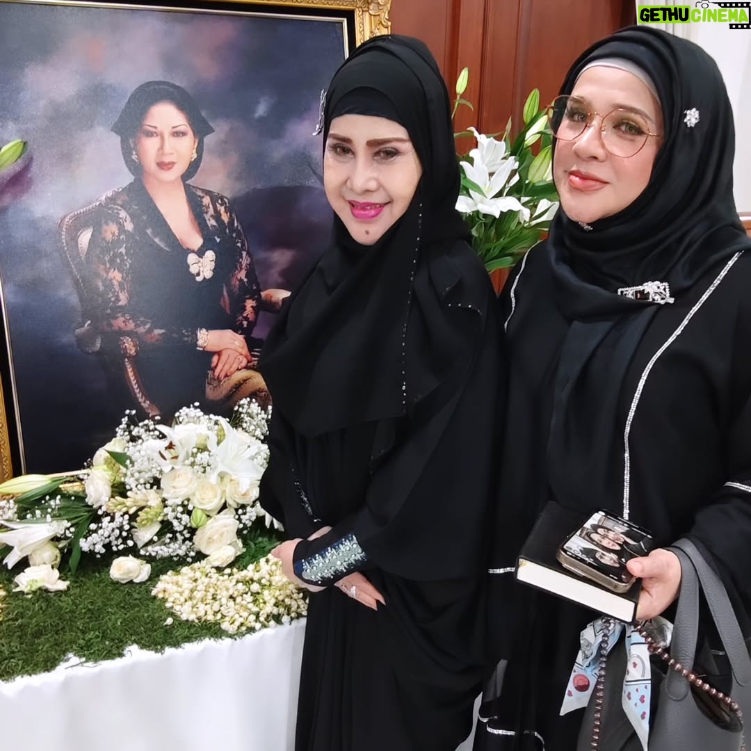 Elvy Sukaesih - 30.2K Likes - Selamat jalan Eyang Titik Puspa @titiekpuspa_official
Insya ALLAH Husnul Khotimah ❤