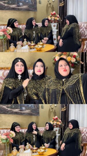Elvy Sukaesih Instagram - Abaya cantik dari @tokomadinah_arosbayaofficial
Mereka punya banyak banget model dan warna. Cuss mampir dan kepoin @tokomadinah_arosbayaofficial 🥰