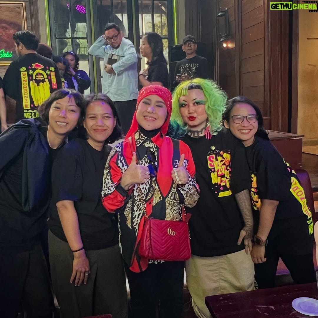 Elvy Sukaesih - 1.9K Likes - Bersama mas Guruh Soekarno Putra, kita tunggu di @synchronizefest  3 4 5 Oktober 2025 🥰💃
