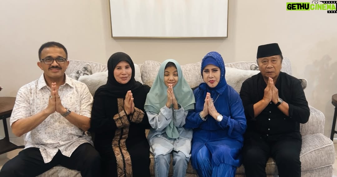 Elvy Sukaesih - 771 Likes - Alhamdulillaah Silaturahim ke kediaman nya Bpk. Anwar Sanad & Ibu Diah (Walikota Jakarta Timur periode 2020-2024) bersama para sahabat Ayah Mansyur S., Habib Husen Al Habsyi, M. Abdullah Abdad, dan Nabil