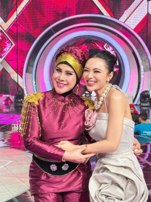 Elvy Sukaesih Instagram - ❤️ Ummiii @elvy_sukaesih RATU DANGDUT KITE ❤️😍🔥
Nonton DA7 lagi yaa malam ini❤️