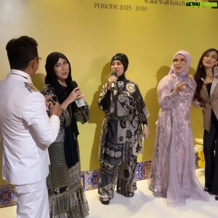 Elvy Sukaesih - 1.5K Likes - Selamat & Sukses utk Bpk. Rahmad Mas’ud n Ibu Nurlena sebagai Walikota Balikpapan periode ke 2, semoga selalu dalam Lindungan ALLAH SWT, Aamiin yaa ROBBAL ALAAMIIIN 🤲😍 

#elvysukaesih #walikotabalikpapan #balikpapan