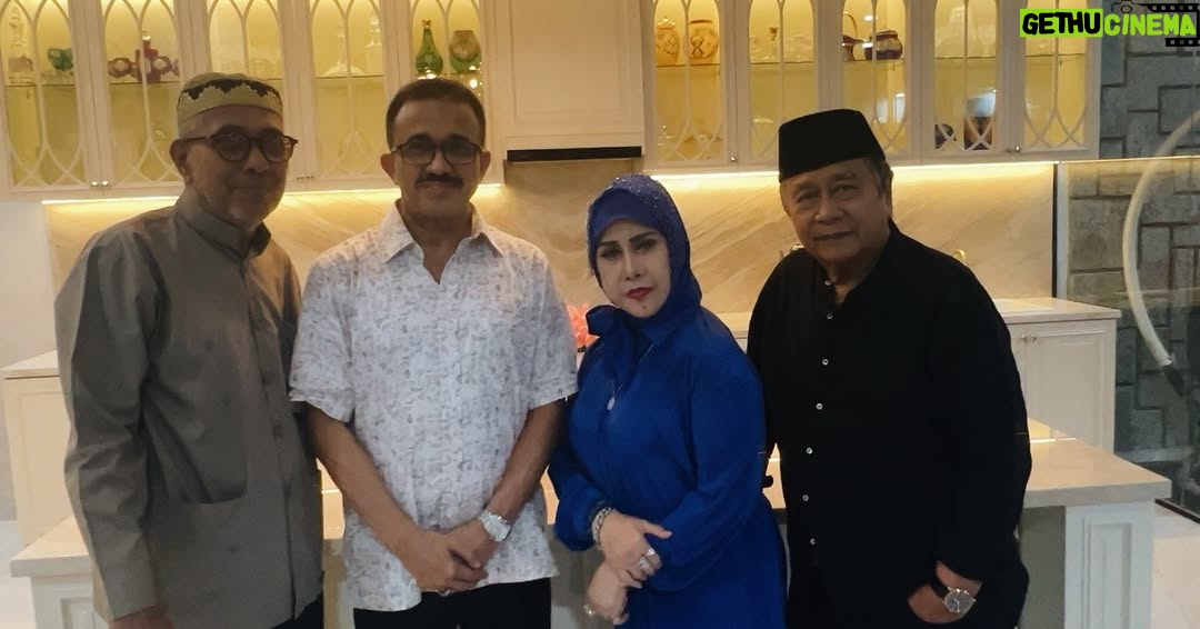 Elvy Sukaesih - 771 Likes - Alhamdulillaah Silaturahim ke kediaman nya Bpk. Anwar Sanad & Ibu Diah (Walikota Jakarta Timur periode 2020-2024) bersama para sahabat Ayah Mansyur S., Habib Husen Al Habsyi, M. Abdullah Abdad, dan Nabil