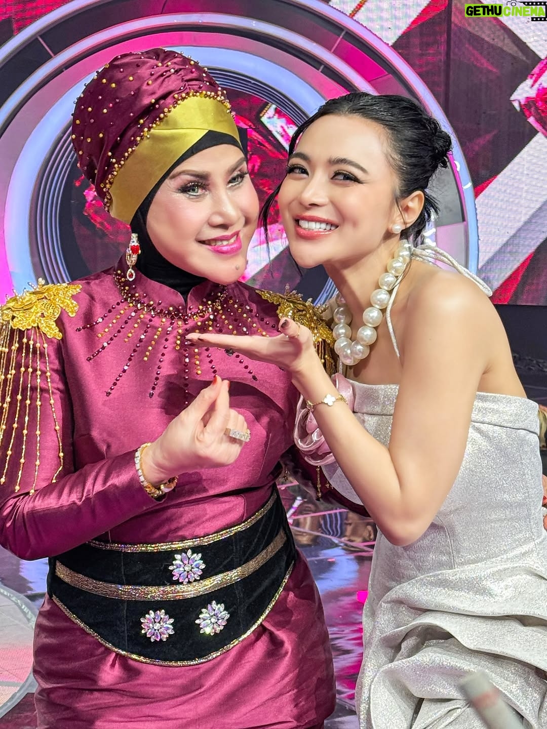 Elvy Sukaesih - 11.4K Likes - ❤️ Ummiii @elvy_sukaesih RATU DANGDUT KITE ❤️😍🔥
Nonton DA7 lagi yaa malam ini❤️