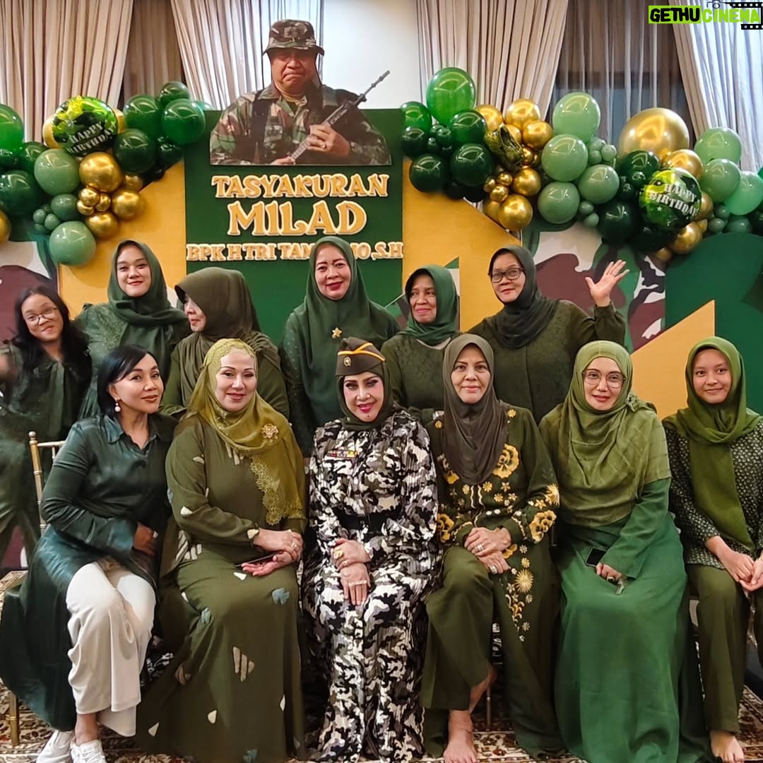 Elvy Sukaesih - 748 Likes - 𝚂𝚎𝚝𝚎𝚕𝚊𝚑 𝚖𝚊𝚕𝚊𝚖 𝚝𝚒𝚋𝚊 𝚍𝚊𝚗 𝚑𝚊𝚗𝚢𝚊 𝚝𝚎𝚛𝚜𝚒𝚜𝚊 𝚔𝚊𝚖𝚒 𝚋𝚎𝚛5 🤗 
𝙱𝚞𝚗𝚍𝚊 𝙷𝚓. 𝙻𝚒𝚊, 𝙲𝚊𝚖𝚎𝚕𝚒𝚊 𝙼𝚊𝚕𝚒𝚔, 𝙴𝚟𝚒𝚎 𝚃𝚊𝚖𝚊𝚕𝚊 𝚍𝚊𝚗 𝙳𝚎𝚠𝚒 𝙶𝚒𝚝𝚊 😍❤