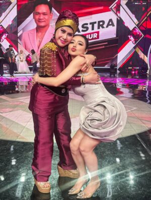 Elvy Sukaesih Instagram - ❤️ Ummiii @elvy_sukaesih RATU DANGDUT KITE ❤️😍🔥
Nonton DA7 lagi yaa malam ini❤️